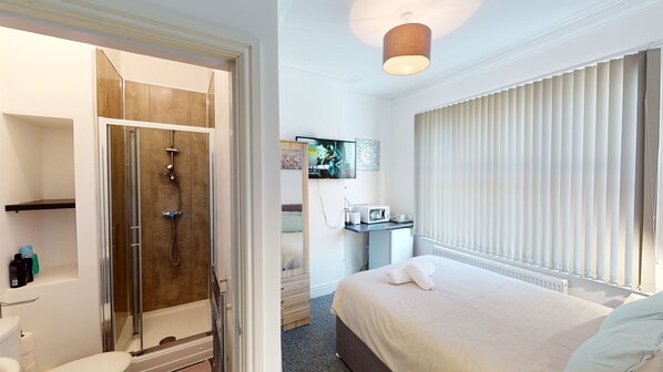 Deluxe Room | 6 bedrooms, memory foam beds, individually decorated - J kyns Aparthome (Smethwick)