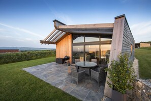 Outdoor dining - Dorset Eco Retreats - A collection of three unique eco retreats (Ansty, Dorchester)