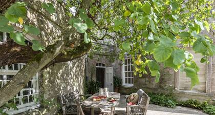 Park House is a combination of our two handsome houses accommodating 19 guests