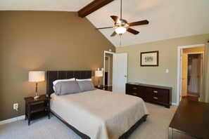 3 bedrooms, in-room safe, iron/ironing board, travel cot