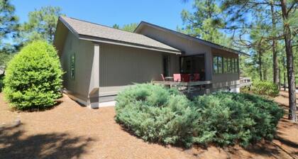 Birdie House located off Pinehurst #6. Whole house near 39 golf courses.