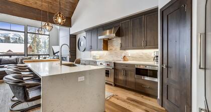 Come stay at Five Peaks, a newly built home, Walk to Shuttle, Peak 8, Amazing View, Hot Tub.