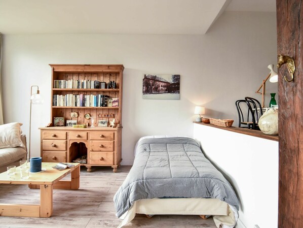 1 bedroom, travel cot, free WiFi