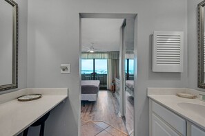 2 bedrooms, iron/ironing board, travel crib, free WiFi