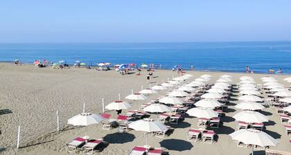 Lovely apartment in villa for 5 guests with A/C, pool, WIFI, terrace and pets allowed