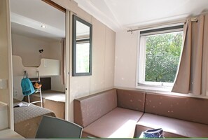 2 多间卧室、免费 WiFi、床单