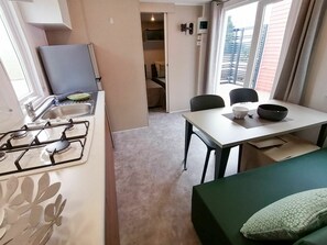 Microwave, freezer - Cosy apartment in villa for 4 guests with A/C, pool, WIFI and terrace (Bibbona)