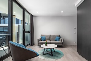 Lägenhet - 1 sovrum | Vardagsrum | 50-tums smart-tv med digitalkanaler och tv