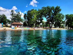 A lakeside area with a small dock, boats, and a pavilion. - Wapato Point Casita Close to Waterfront Park & Outdoor Pool (Manson)