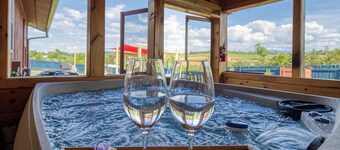 🌈Your Own Mini-GOLF☀️Private HOT TUB✔️No steep Rds✔️Pets