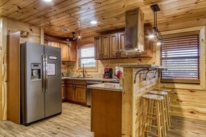 冰箱、微波炉、烤箱、炉灶