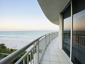Property grounds - The Mirta on the beach (Sunny Isles Beach)