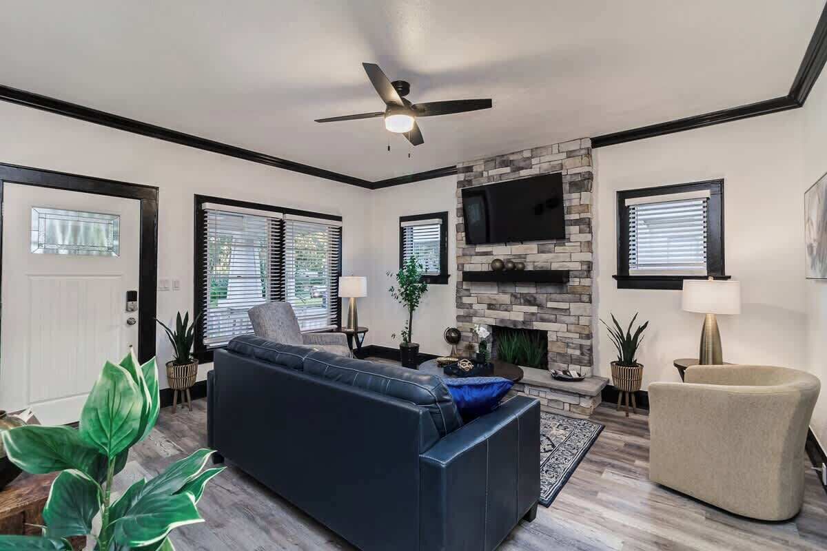 Smart TV, books, offices