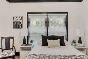 3 bedrooms, desk, iron/ironing board, travel crib
