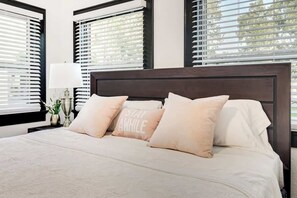 3 bedrooms, iron/ironing board, travel crib, free WiFi