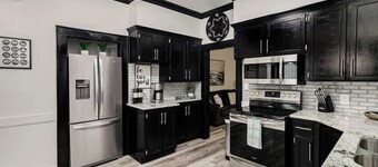 4 Blocks to Lake Hollingsworth âą 3BR Historic Home