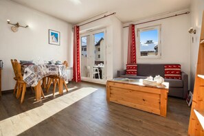 TV - Chamonix Sud - Rivière 401, Chamonix, France (Chamonix)