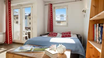 Een strijkplank/strijkijzer, gratis wifi, beddengoed