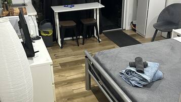 1 Schlafzimmer, BĂŒgeleisen/BĂŒgelbrett, kostenloses WLAN, BettwĂ€sche