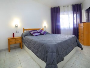 1 غرفة نوم ومكواة/لوح كي وإنترنت مجاني