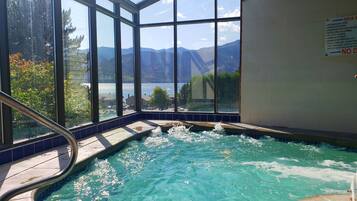 Piscine couverte, piscine extérieure