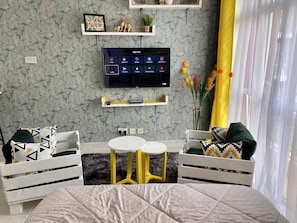 1 bedroom, iron/ironing board, WiFi, bed sheets - Beautifully furnished space - Mellow vibes! (Nairobi)