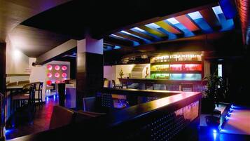 Bar (trong khuôn viên)