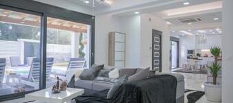 Luxury 5-Bedroom Corfu Villa, Near Messonghi Beach with Pool, Hot Tub & BBQ Area