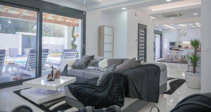 Luxury 5-Bedroom Corfu Villa, Near Messonghi Beach with Pool, Hot Tub & BBQ Area