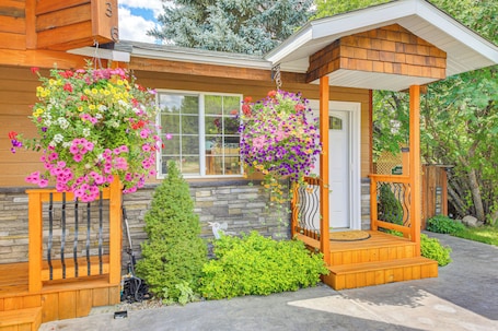 外観の詳細. Homey Pet-Friendly Libby Cottage w/ Yard by Creek!