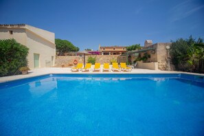 Pool - Idyllic villa with terrace and pool — Villa Sa Clota Nova (Felanitx)