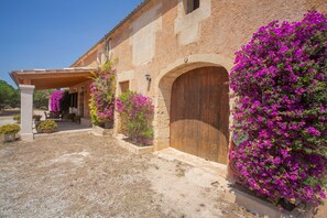 Exterior - Idyllic villa with terrace and pool — Villa Sa Clota Nova (Felanitx)
