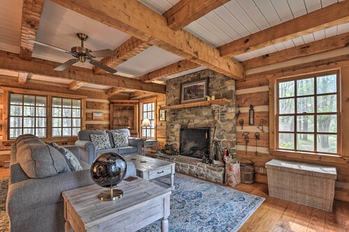 ‘Riversong’ Cabin w/ Fire Pit on North River
