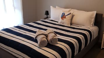 3 habitaciones, tabla de planchar con plancha y cuna de viaje