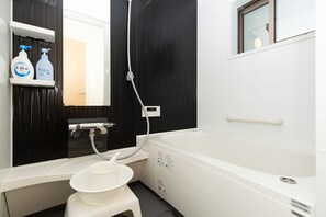 House, Non Smoking | Bathroom | Combined shower/bathtub, free toiletries, hair dryer, towels - Ashiato (Tokyo)