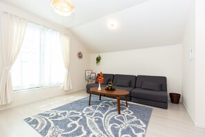 House, Non Smoking | Living room