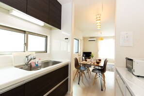 House, Non Smoking | Private kitchenette