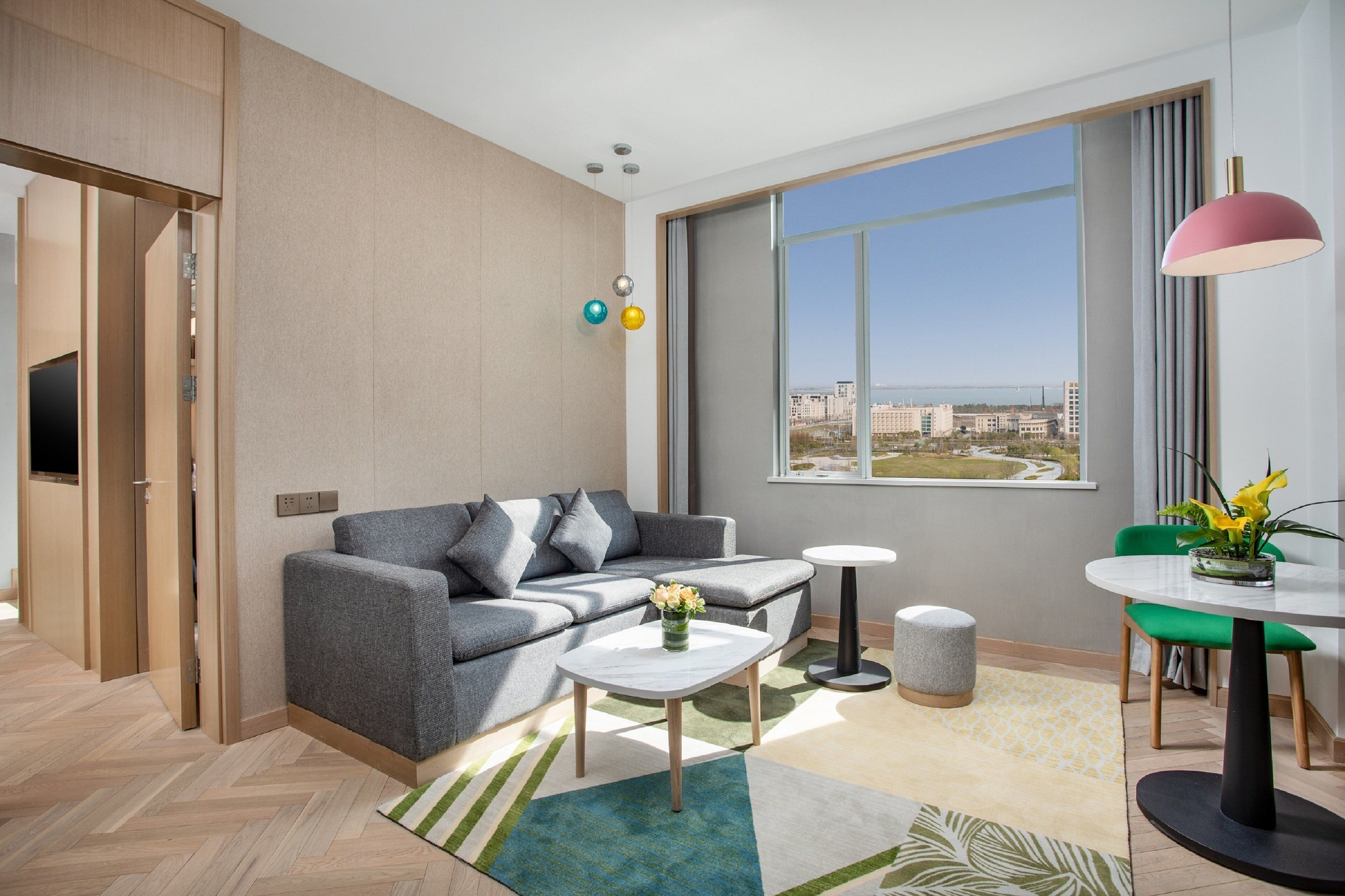 Minibar, in-room safe, desk, iron/ironing board