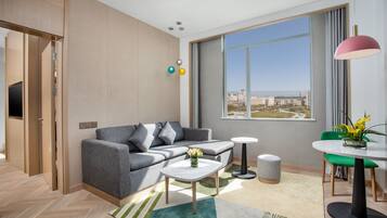 Minibar, in-room safe, desk, iron/ironing board