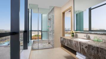 Suite, 1 Bedroom | Minibar, in-room safe, desk, iron/ironing board