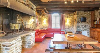 Charming house in the private park of Château de Boucéel / 12km Mont Saint Michel