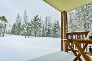 Property grounds - Walkout End Unit / Mountain Views / Sauna (Fernie)
