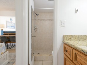 Regadera y secadora de cabello 