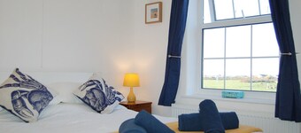 Angorfa Family Holiday Home with Games Room