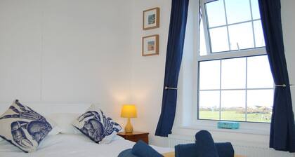 Angorfa Family Holiday Home with Games Room