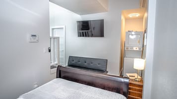 公寓 (2 Bedrooms) | 2 間臥室、熨斗/熨衣板、床單