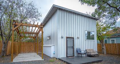 Guest House with Loft near Downtown