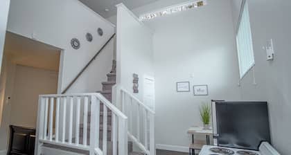 Guest House with Loft near Downtown