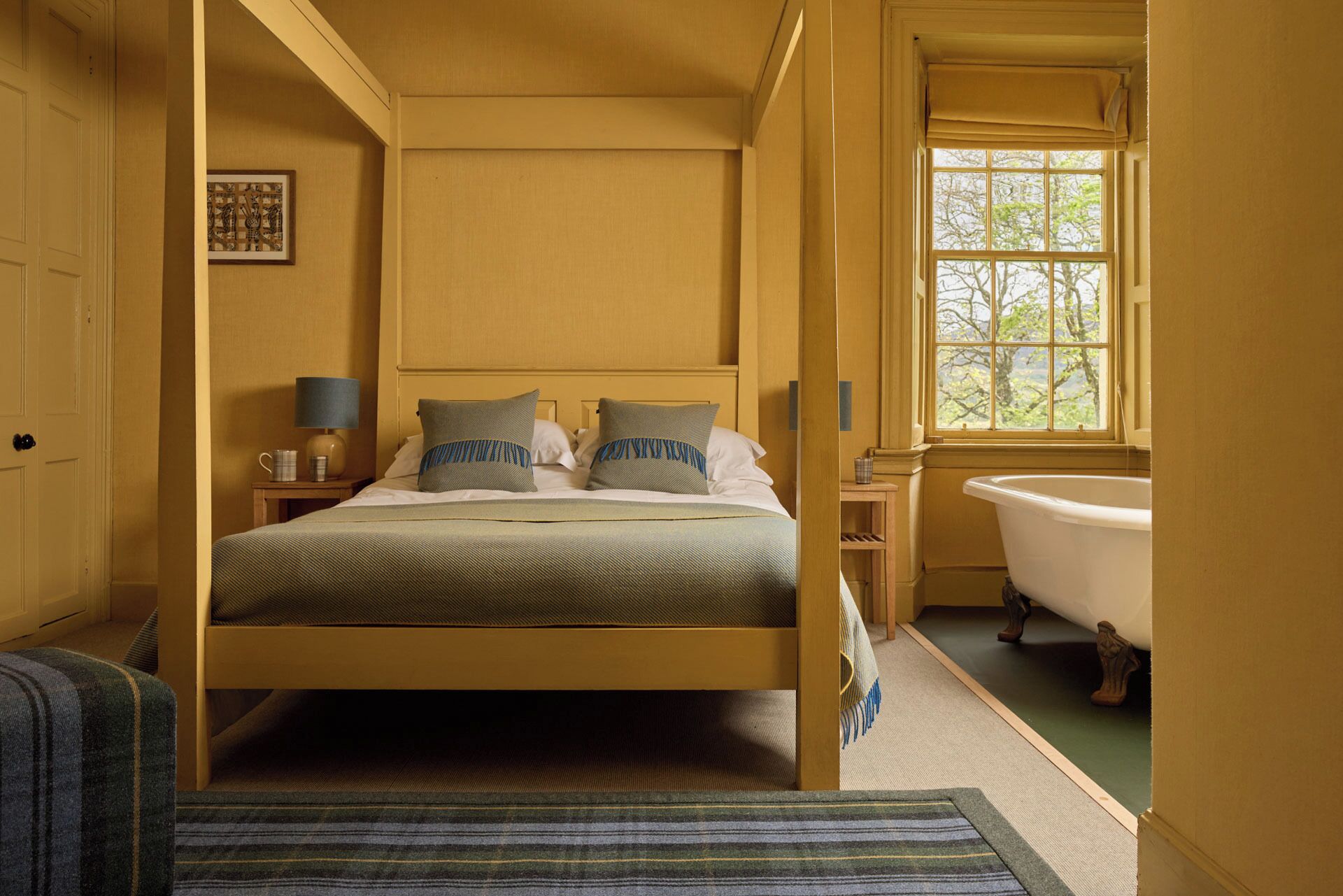 8 Schlafzimmer, Schreibtisch, Bügeleisen/Bügelbrett, Reisekinderbett