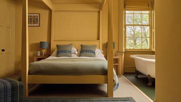 8 Schlafzimmer, Schreibtisch, Bügeleisen/Bügelbrett, Reisekinderbett